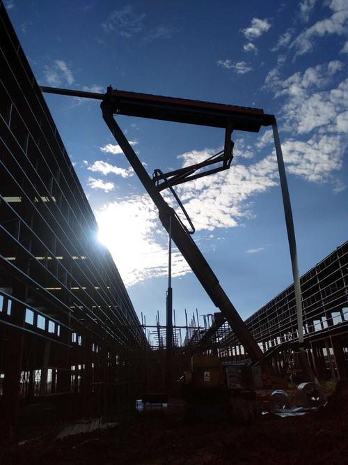 洛阳昌信高空压瓦机 科技铸就品质，助力建筑行业新高度